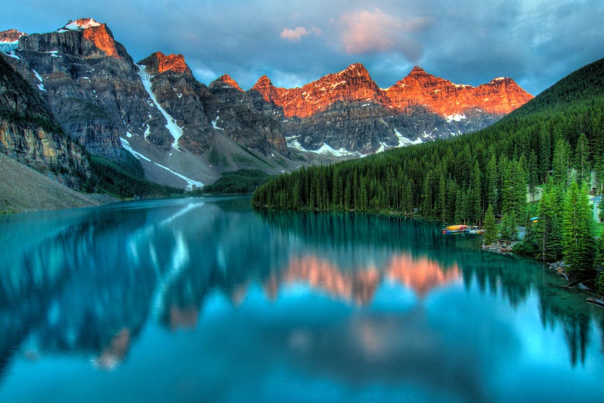 Pet transportation in Montana - Glacier country mountain lake