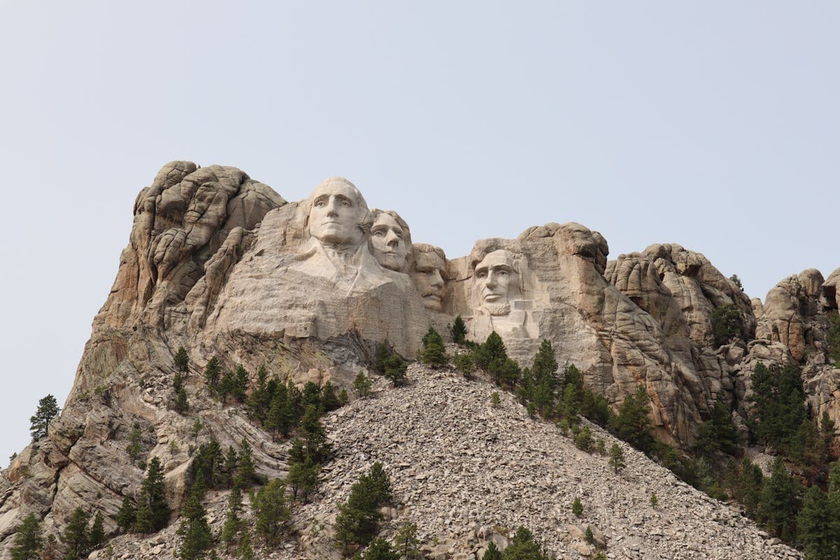 Pet transportation in South Dakota - Mount Rushmore national memorial